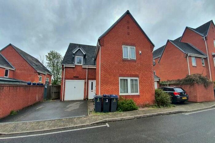 4 Bedroom Detached House To Rent In Meadow Gate, Northfield, Birmingham, B31