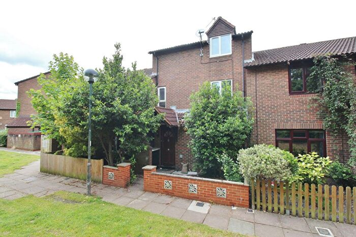 5 Bedroom Terraced House To Rent In Starling Walk, Hampton, TW12