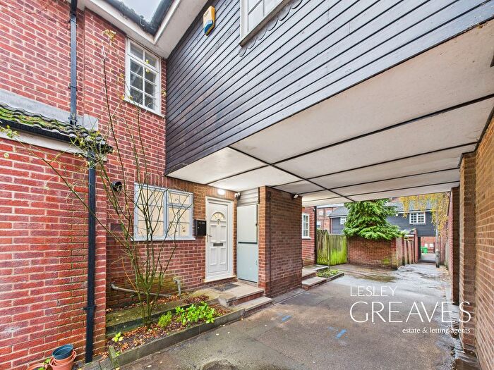 3 Bedroom Town House For Sale In Clinton Court, Nottingham, NG1