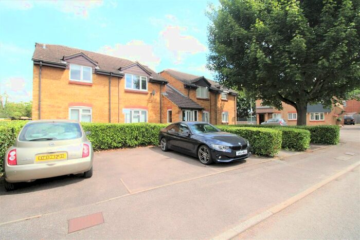 Studio To Rent In Nash Close, North Mymms, Hatfield, AL9