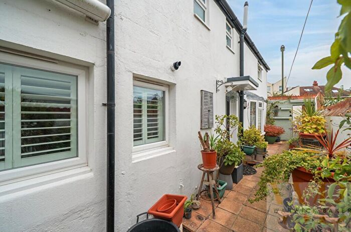 2 Bedroom House For Sale In Rope Walk, Shoreham-By-Sea, BN43