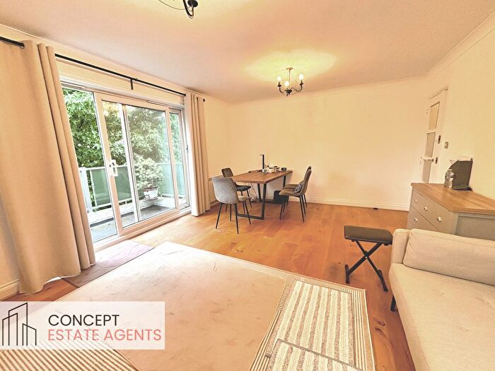 2 Bedroom Flat To Rent In Mayfair Court, Worple Road, Wimbledon, SW19