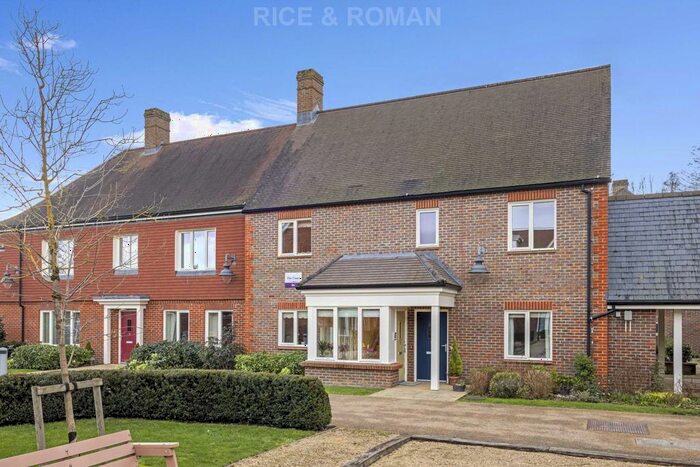 2 Bedroom Flat To Rent In Elm Court, Hampshire Lakes, GU46