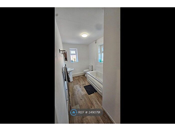 2 Bedroom Flat To Rent In Ashton-Under-Lyne, Ashton-Under-Lyne, OL6