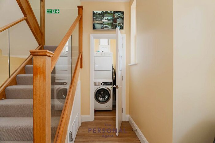 1 Bedroom Studio To Rent In Redwood Drive, Epsom, KT19