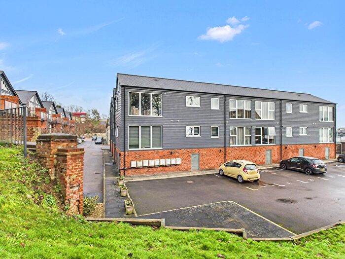 2 Bedroom Flat For Sale In Ordnance Yard, Upnor Road, Rochester, Kent, ME2