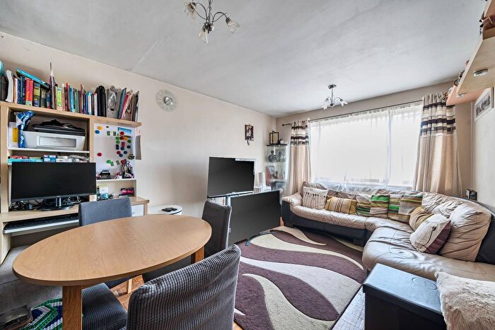 2 Bedroom Flat For Sale In Cameron Road, Croydon, CR0