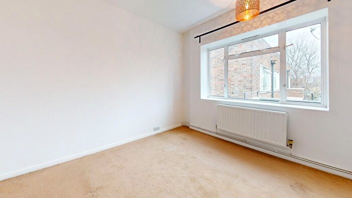 3 Bedroom Flat To Rent In Gap Road, London, SW19