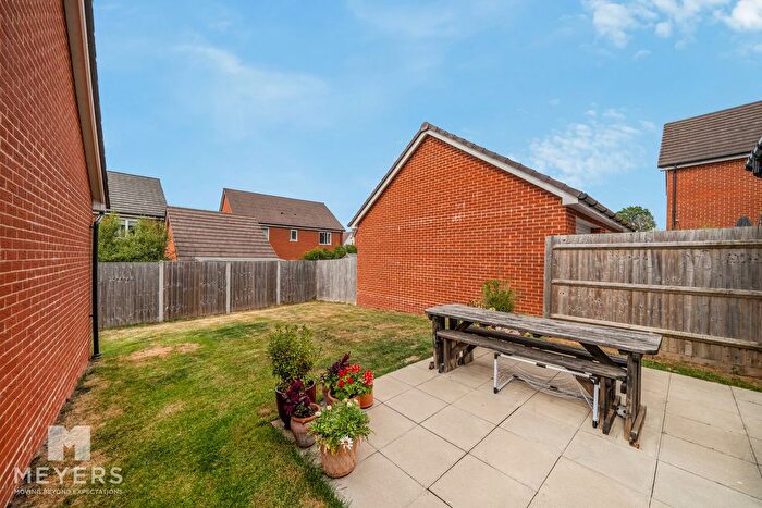 3 Bedroom Detached House For Sale In Campion Gardens, Wimborne, BH21