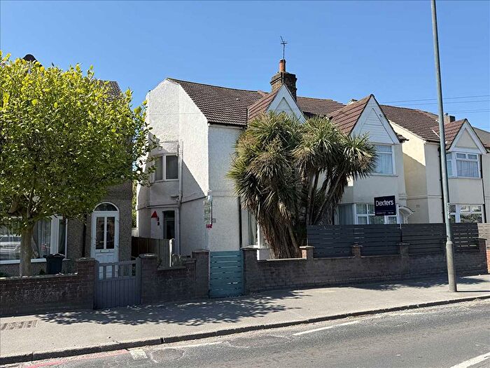 3 Bedroom Semi-Detached House For Sale In Harlington Road East, Feltham, TW13