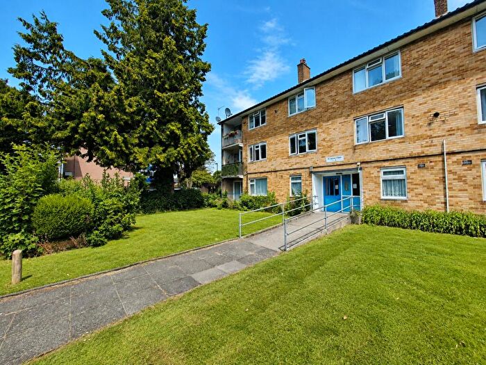 2 Bedroom Flat For Sale In Upper Shirley, Southampton, SO15
