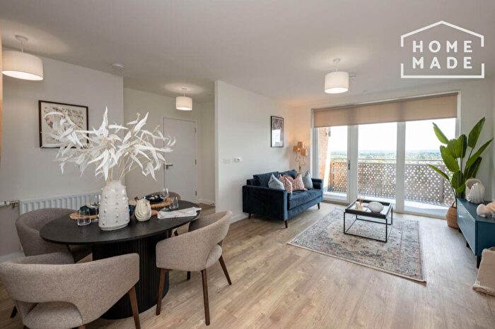 2 Bedroom Flat To Rent In River View, TW18