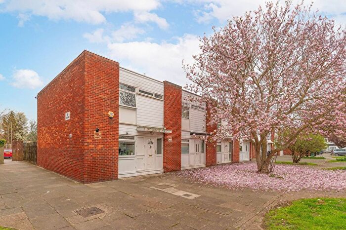 3 Bedroom End Terrace House For Sale In Brierley Close, South Norwood, London, SE25