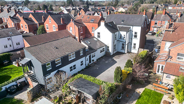 6 Bedroom Detached House For Sale In Chatsworth Road, Chesterfield, S40