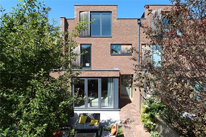 3 Bedroom End Terrace House To Rent In Victoria Street, St. Albans, AL1