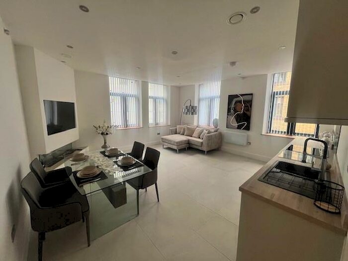 2 Bedroom Flat To Rent In - Mill Street, Bradford, BD1