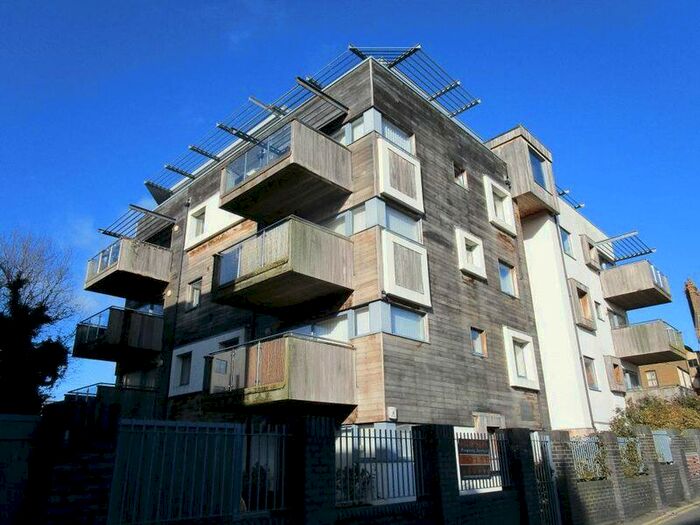 2 Bedroom Flat To Rent In Royal Mews, Southend-On-Sea, SS1