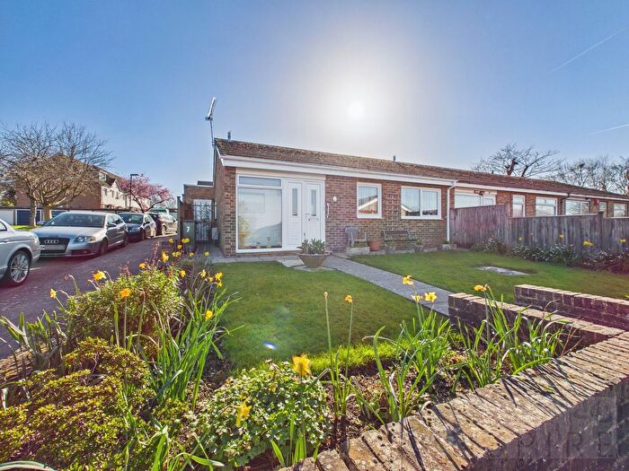 3 Bedroom Bungalow For Sale In Rackham Close, Crawley, RH11