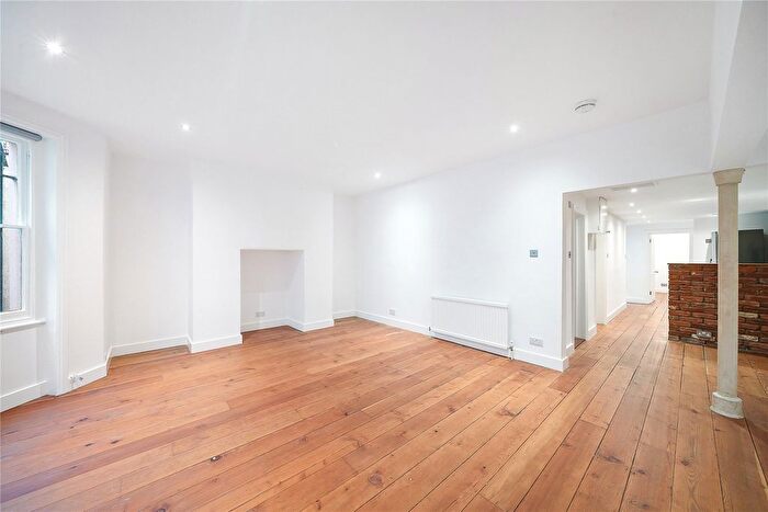 2 Bedroom Flat To Rent In Linden Gardens, London, W2