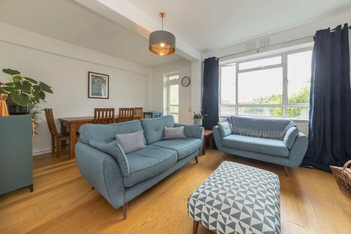 3 Bedroom Flat To Rent In Avenell Road, London, N5