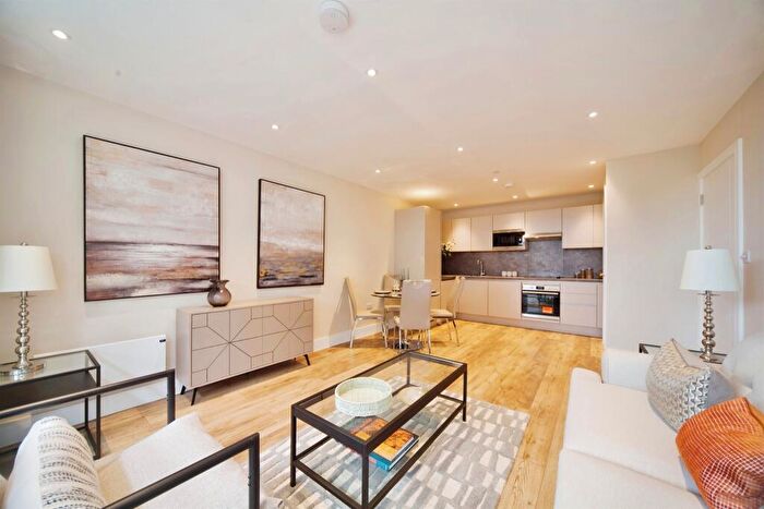 1 Bedroom Apartment For Sale In Stanborough Gardens, Hoddesdon, EN11