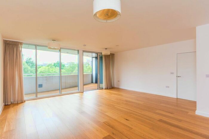 3 Bedroom Flat To Rent In Colonial Drive, Chiswick, London, W4