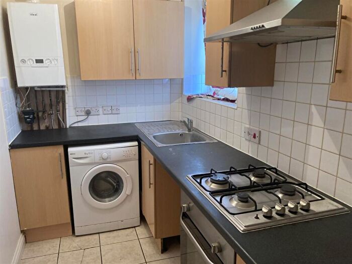 1 Bedroom Flat To Rent In Church Lane East, Aldershot, GU11