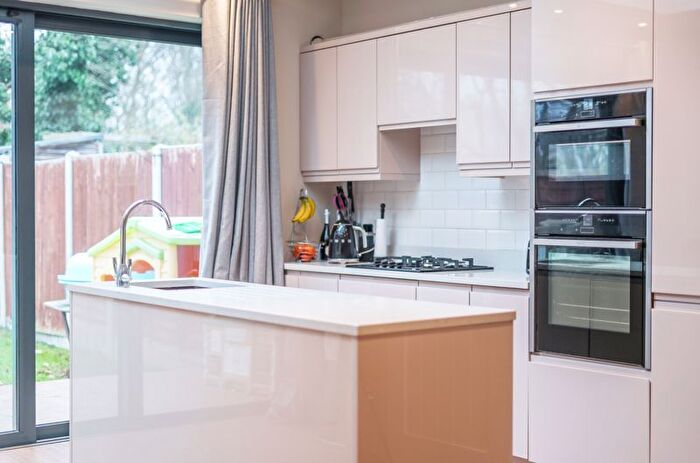 3 Bedroom Terraced House For Sale In Sparrows Lane, London, SE9