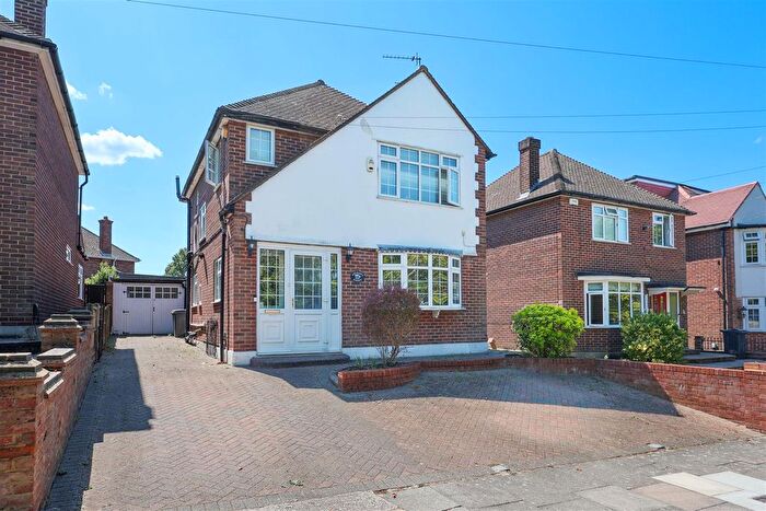 3 Bedroom Detached House For Sale In Hillingdon Hill, Hillingdon, UB10