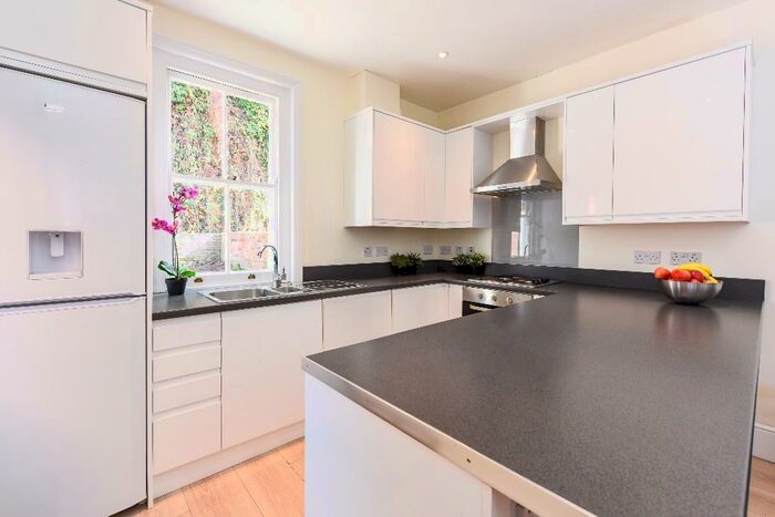 5 Bedroom House To Rent In Tennyson Road, SO17