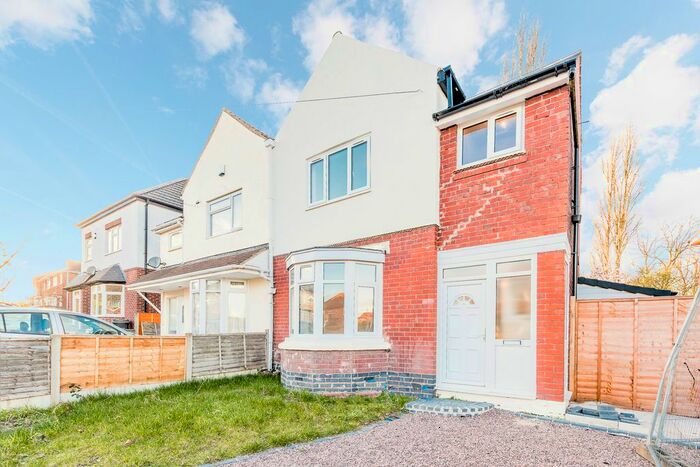 3 Bedroom Semi-Detached House To Rent In Smethwick, West Midlands, B67