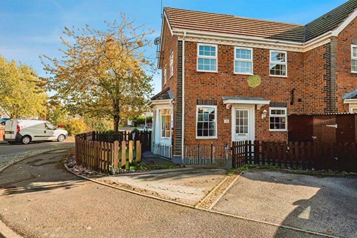 2 Bedroom Terraced House For Sale In Avocet Way, Aylesbury, HP19