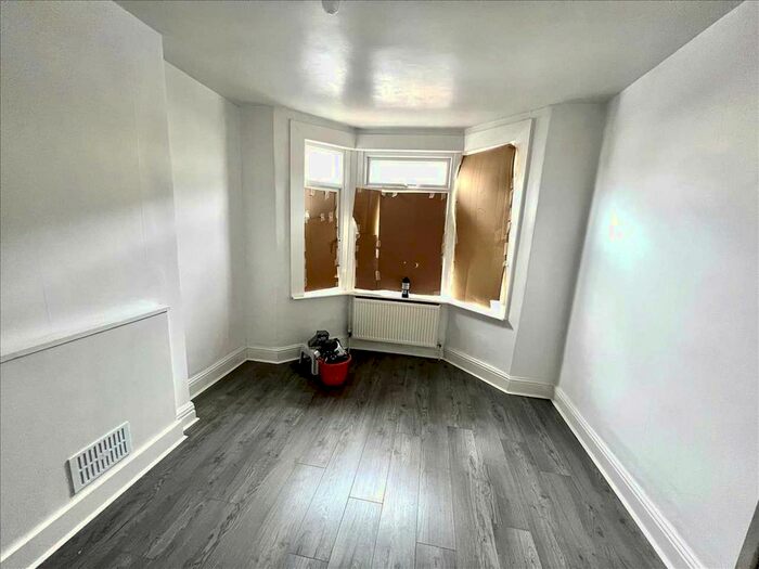 5 Bedroom Semi-Detached House To Rent In Princes Street, Slough, SL1