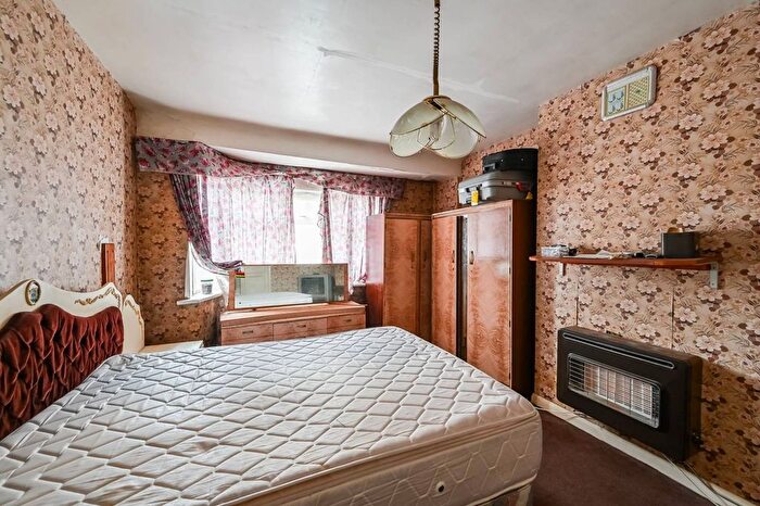 3 Bedroom Terraced House For Sale In College Road, Walthamstow Village, London, E17