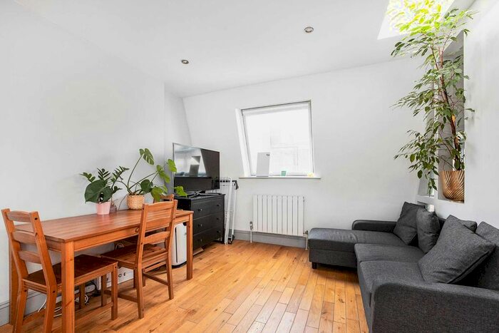 2 Bedroom Flat To Rent In Gloucester Street, Pimlico, SW1V