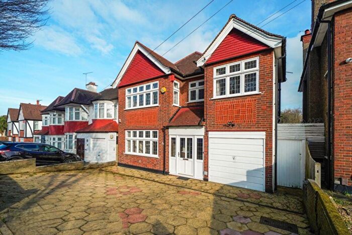 4 Bedroom Detached House For Sale In Shaftesbury Avenue, Kenton, Harrow, HA3
