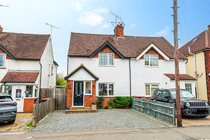 3 Bedroom Semi-detached House For Sale In Stanbridge Road, Leighton Buzzard, LU7