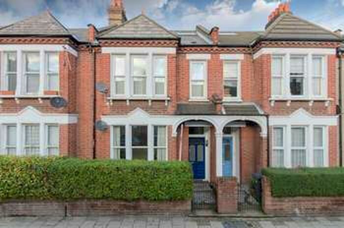2 Bedroom Flat To Rent In Hazelbourne Road, Balham SW12