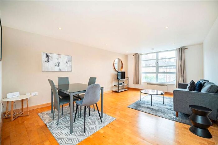 2 Bedroom Flat For Sale In Leyden Street, Aldgate, E1