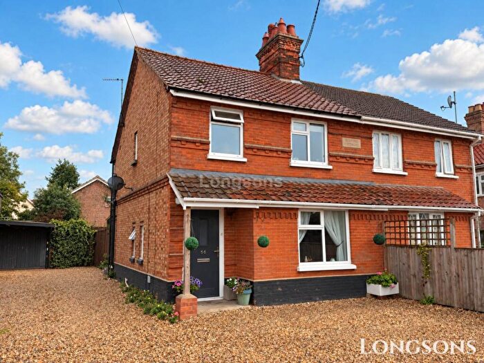 3 Bedroom Semi Detached House For Sale In Norwich Road, Watton, IP25