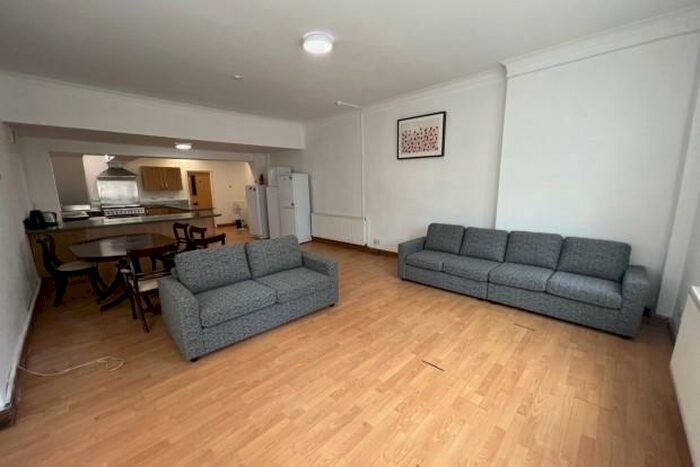 6 Bedroom Terraced House To Rent In Moy Road - Cathays, CF24