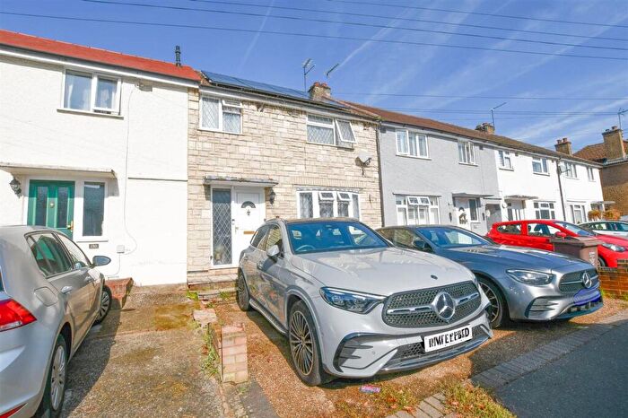 3 Bedroom Terraced House To Rent In Kings Road, London Colney, AL2