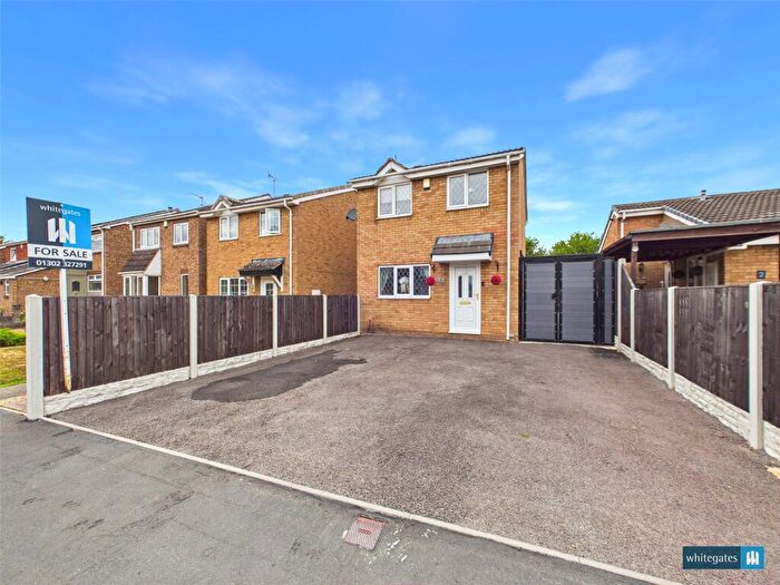3 Bedroom Detached House For Sale In Aldcliffe Crescent, Doncaster, South Yorkshire, DN4