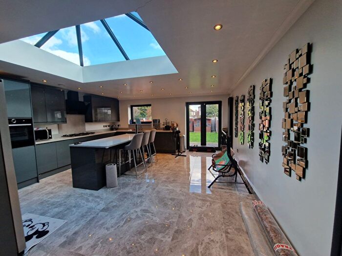 4 Bedroom Terraced House To Rent In Meadway, Ilford, IG3