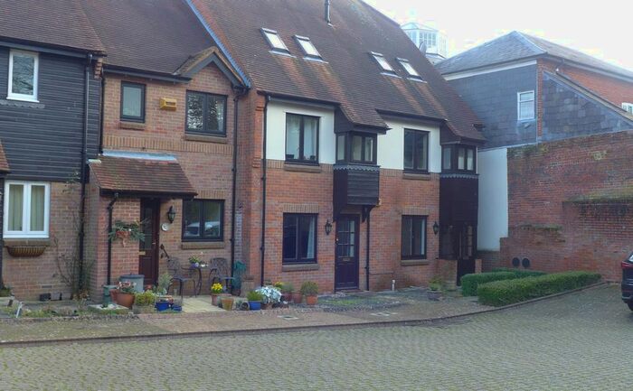 1 Bedroom Maisonette To Rent In Thornhill Close, High Street, HP7