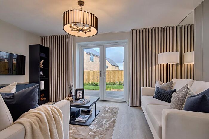 3 Bedroom Semi-Detached House To Rent In Liberty Rise, Hull, HU9