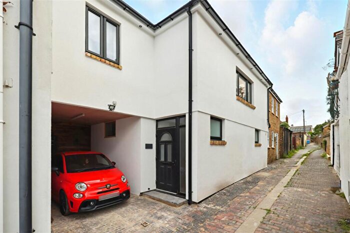 3 Bedroom Terraced House To Rent In Hamlet Court Road, Westcliff-On-Sea, SS0