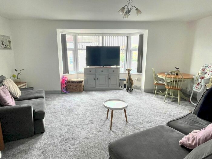 3 Bedroom Flat To Rent In Boundary Road, Hove, BN3