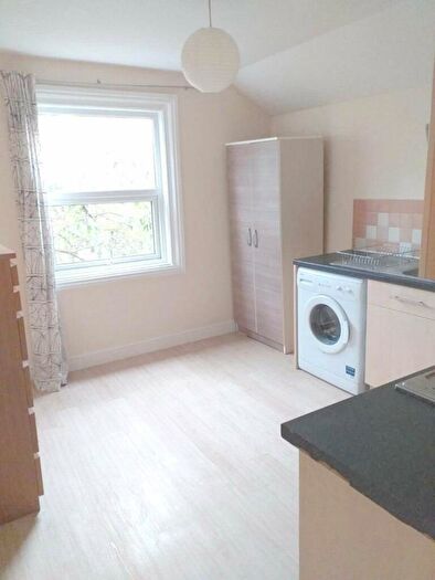 Flat To Rent In Willesden High Road, Willesden Green, NW10