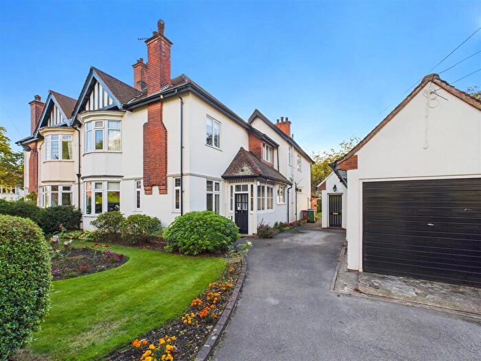 5 Bedroom Semi-Detached House For Sale In Nunburnholme Avenue, North Ferriby, HU14